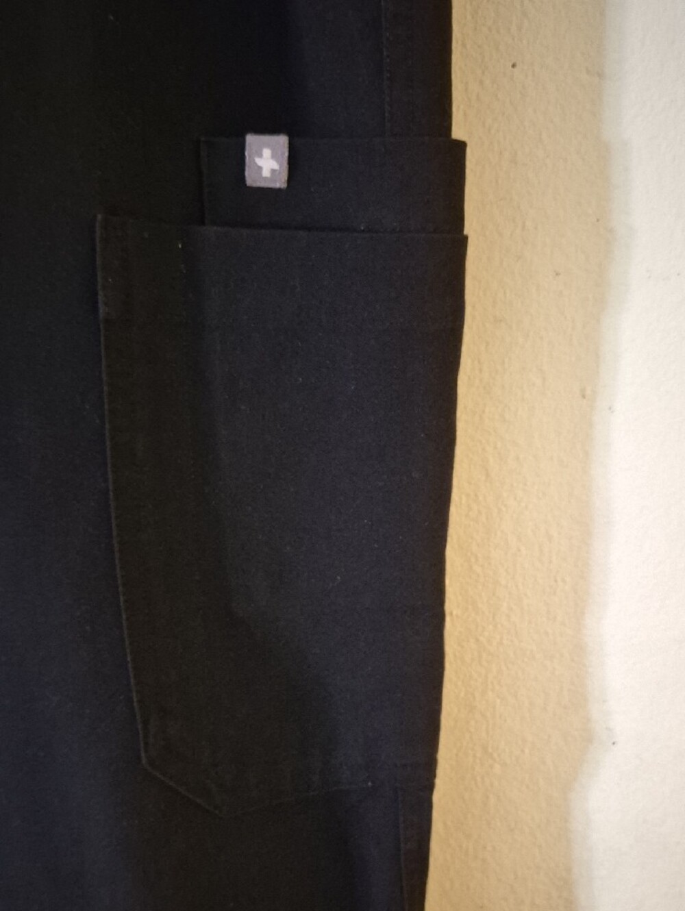 Figs  Technical  Collection Women's Black Straight Leg Cargo Pants - Picture 3 of 15